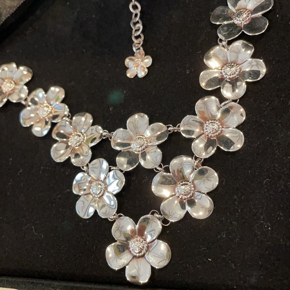 Arte D’Argento Sterling Silver Flower Necklace - Picture 4 of 5